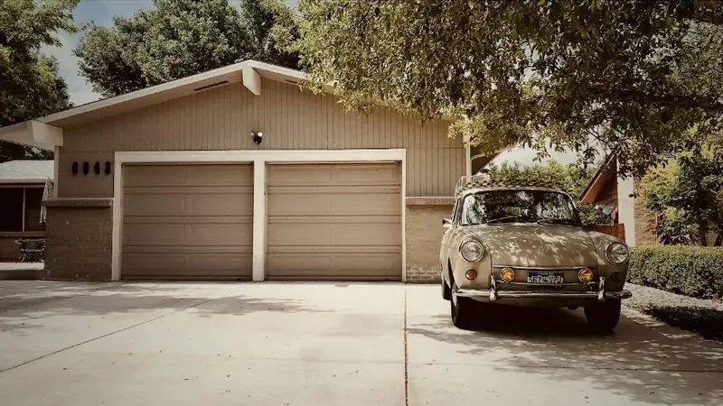 Common Garage Door Problems Homeowners Face and How They Happen