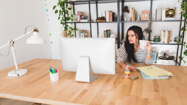 The Benefits and Considerations of Choosing a Corner Desk for Your Office